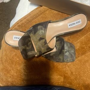 COPY - Camouflage heel slides